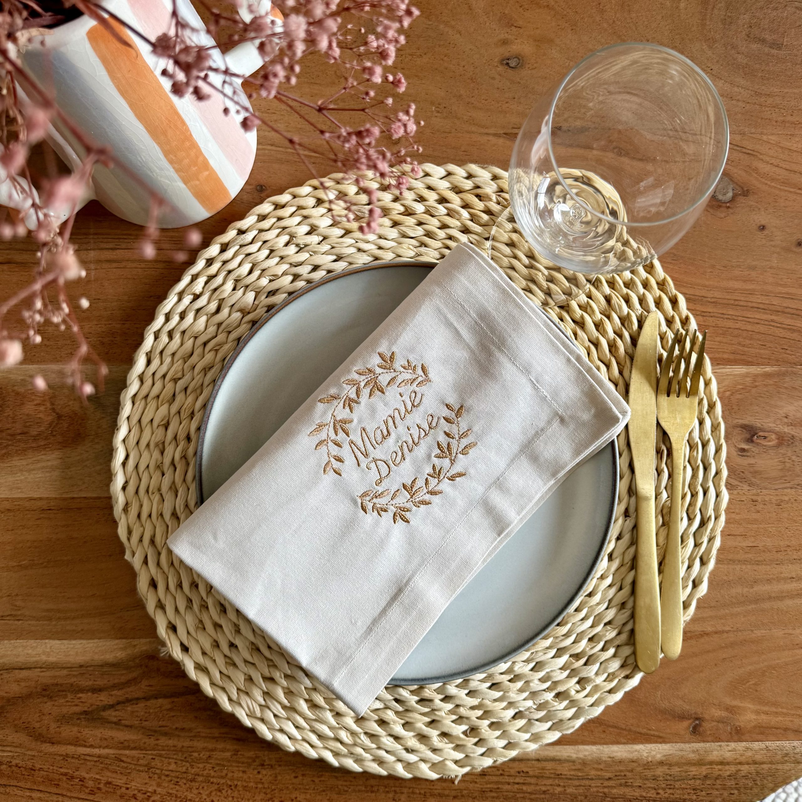 Serviette de table brodée avec prénom
