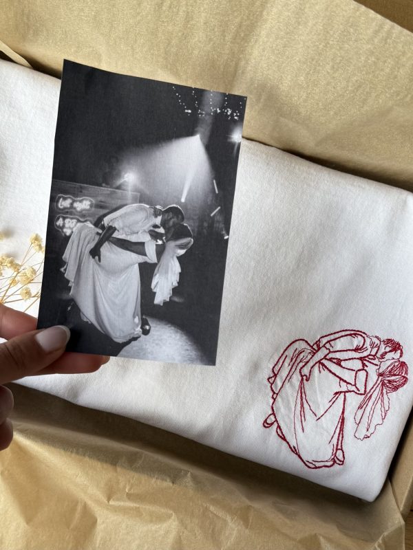 T-shirt broderie photo d'un couple de mariés