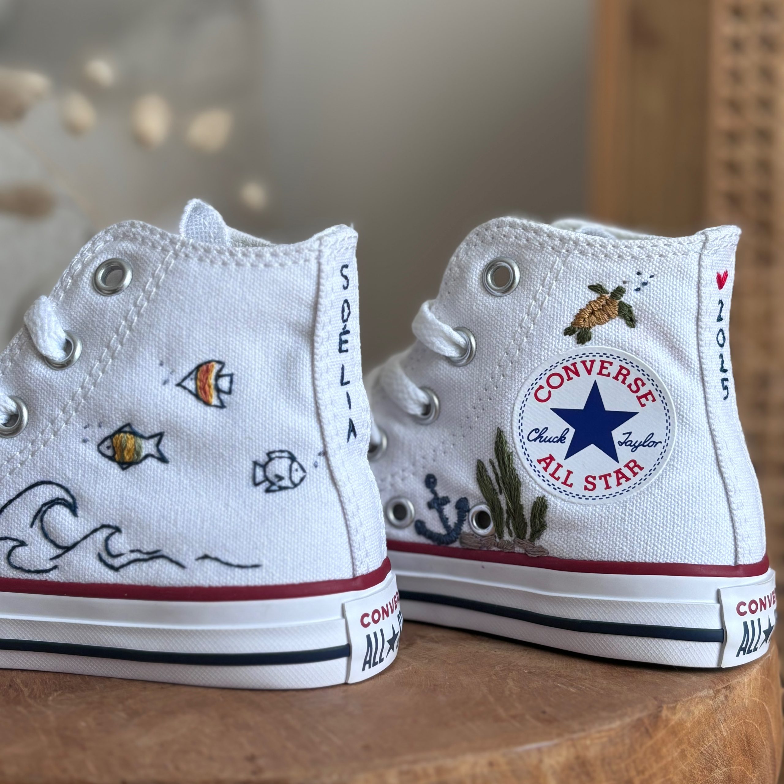 Baskets enfant avec personnalisation broderie poisson, tortue