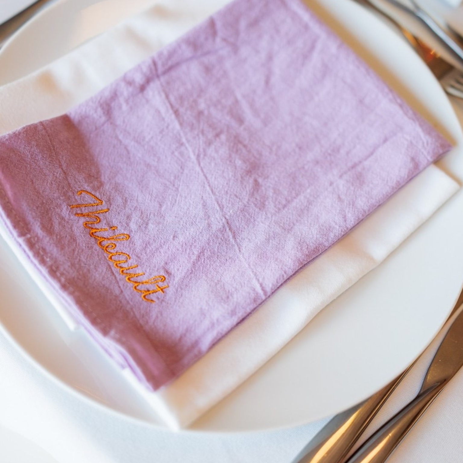 Prestation de Broderie Serviette de Table Personnalisé Mariage-Baptême-Evènement – Image 3