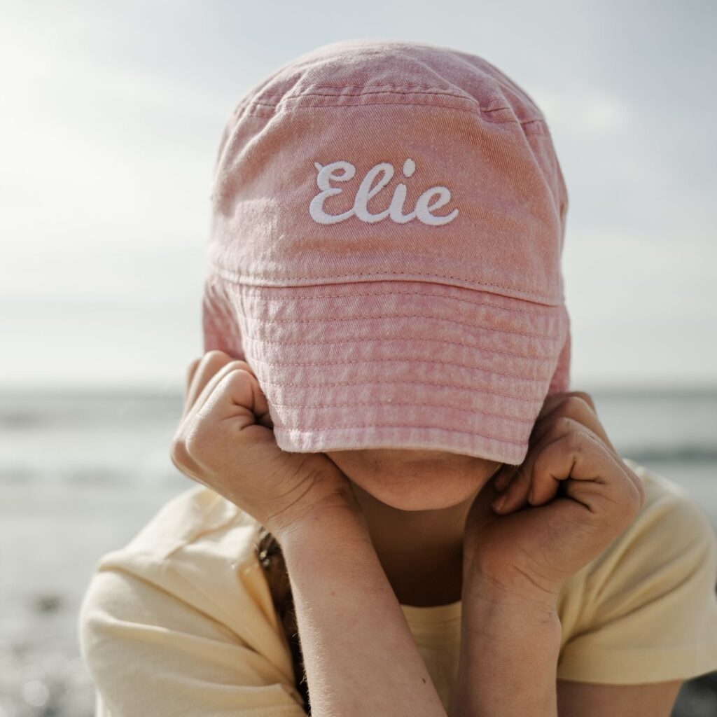 Bob personnalisé pour enfant rose clair - Accessoires personnalisées - L'atelier Broderie avec Laura