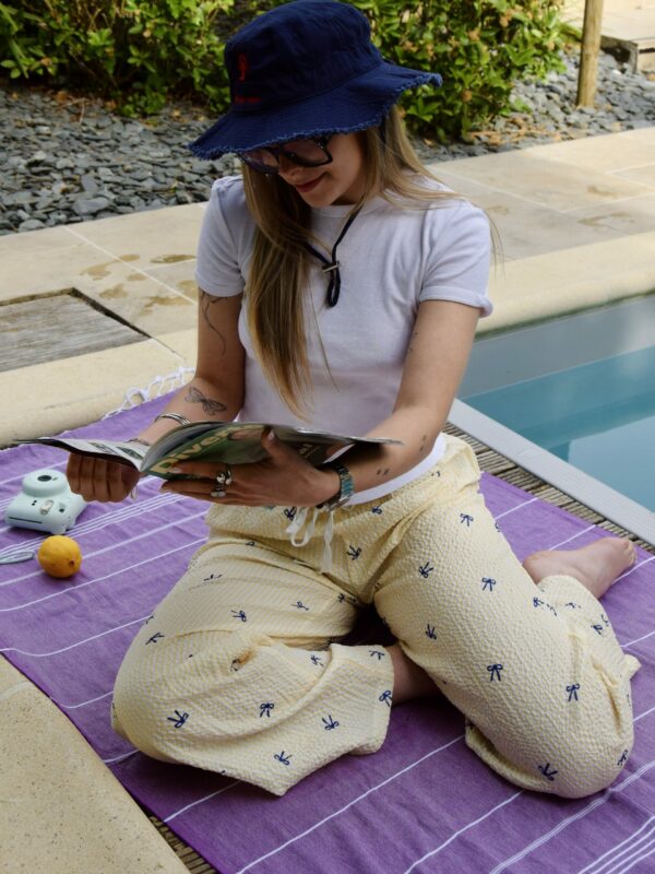 Fouta personnalisée violet/blanc - Mode & Maison - L'atelier Broderie avec Laura