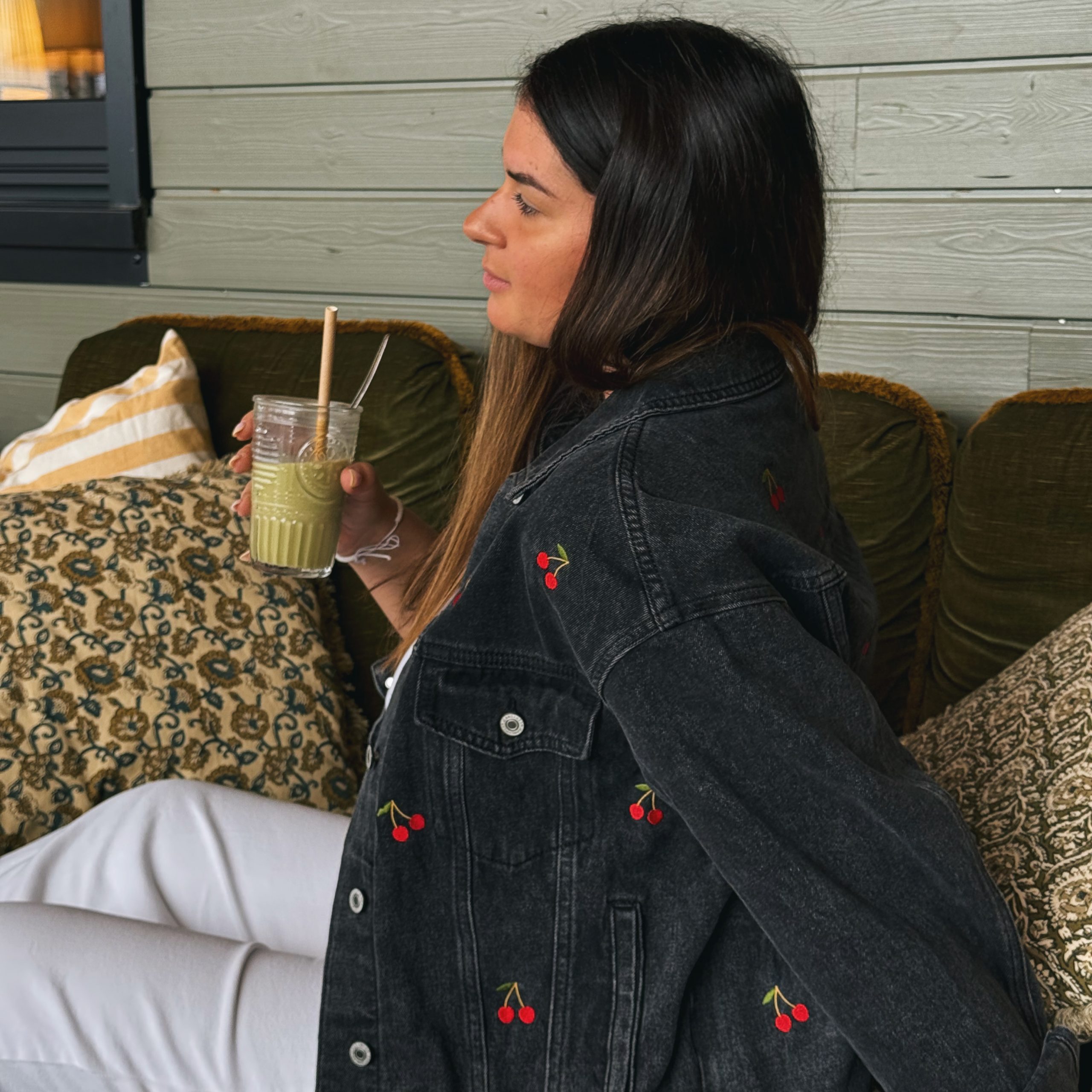 Dos veste en jean broderie Cerise - Vêtements brodés personnalisés - L'Atelier Broderie avec Laura