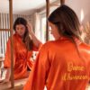 Peignoir en satin brodé dame d'honneur - L'atelier Broderie avec Laura