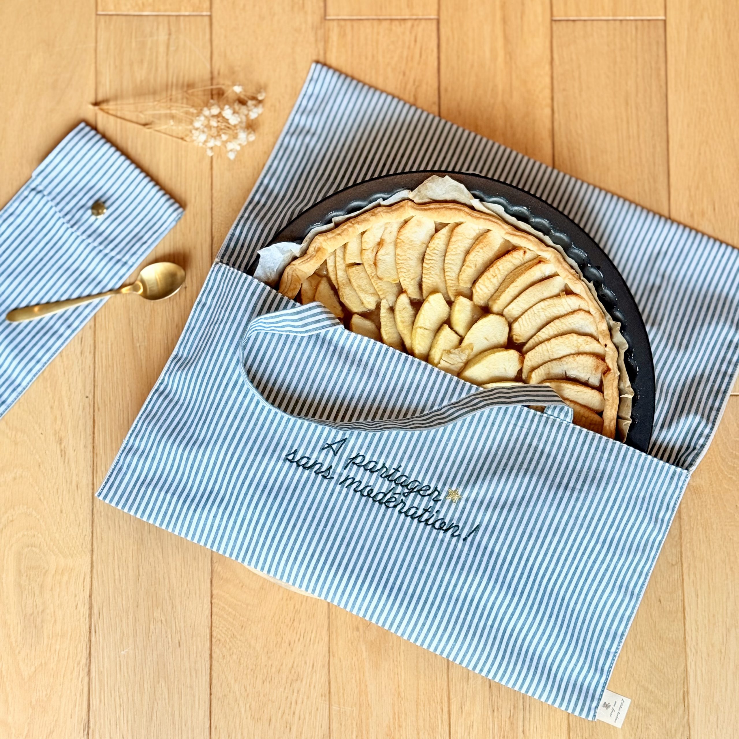 Sac à Tarte Personnalisé à rayures bleues et blanches brodé - Pour la maison - L'Atelier Broderie avec Laura