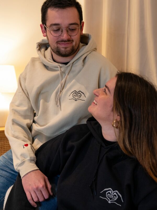 Duo Sweats Couple - Vêtements Brodés Personnalisés - L'Atelier Broderie avec Laura