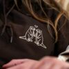 Sweat brodé "Loutres Amoureuses" - Vêtements personnalisés - L'Atelier Broderie avec Laura