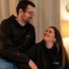 Duo sweats couple avec broderie date sur le cœur - Vêtements brodés personnalisés - L'atelier broderie avec Laura