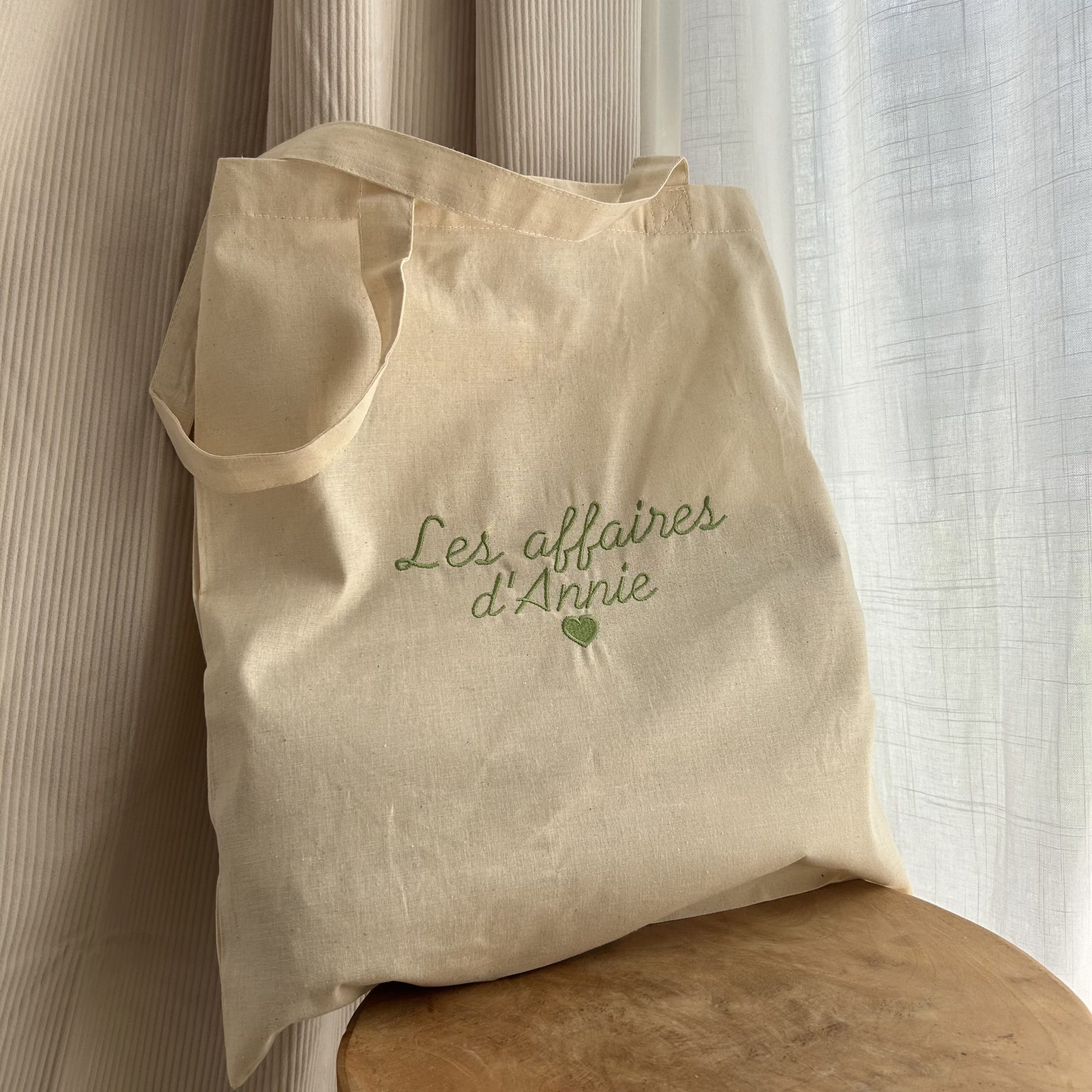 Tote bag personnalisé : broderie verte - Accessoires et sacs personnalisés - L'atelier broderie avec Laura