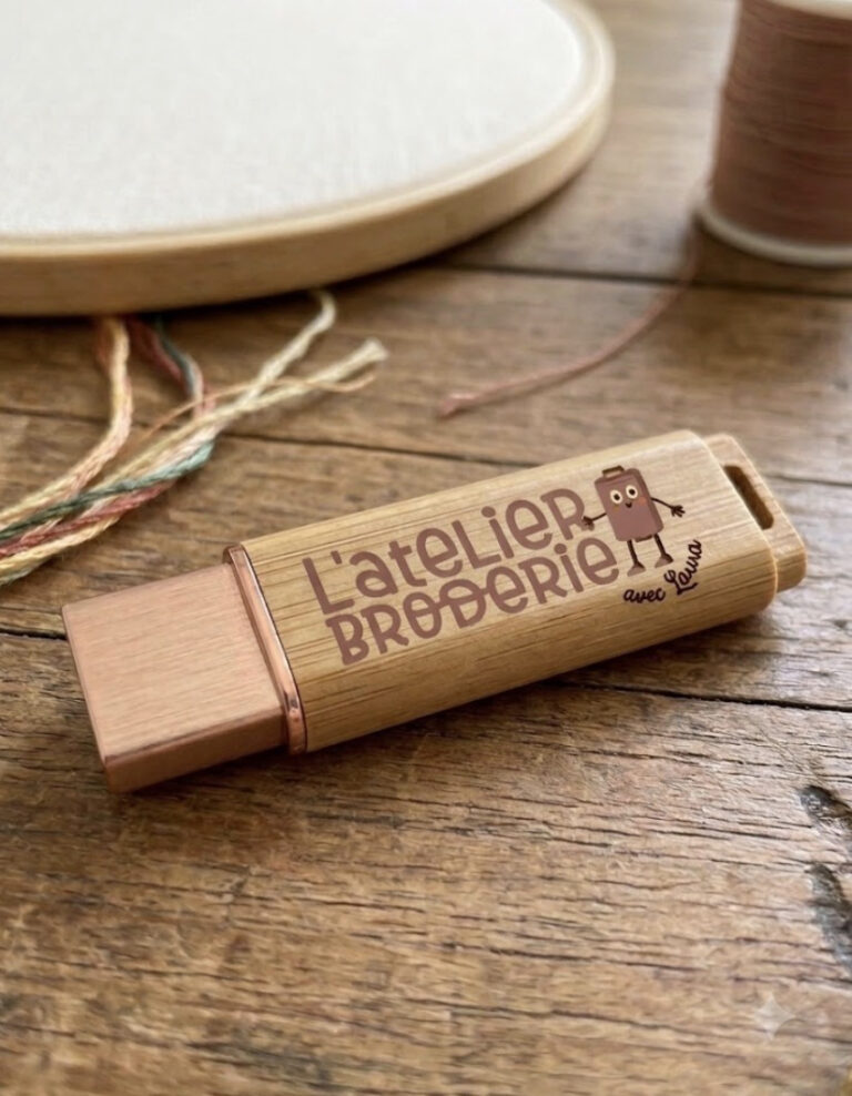 Pour les professionnels - Accessoires tech & clé USB - L'atelier broderie avec Laura