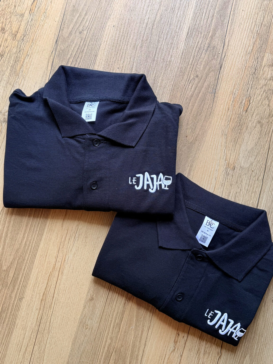 Prestation de broderie pour les professionnels - Polo 'le Jaja' - L'atelier broderie avec Laura