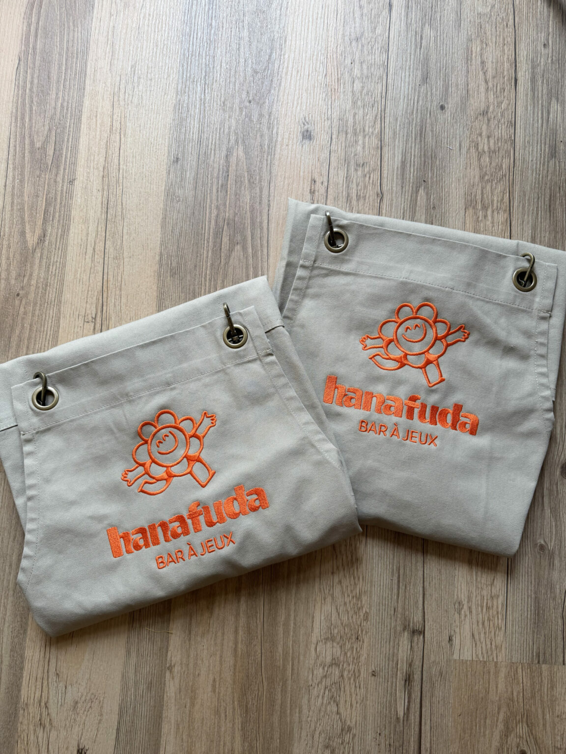 Prestation de broderie pour les professionnels - Tablier 'Hanafuda' - L'atelier broderie avec Laura