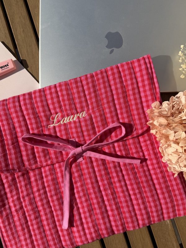Housse d'Ordinateur Octobre Rose tissu vichy rose et rouge